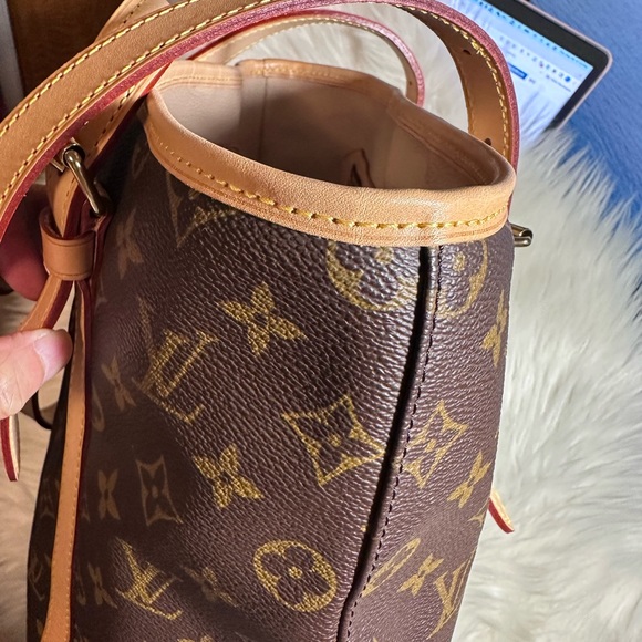 Louis Vuitton GM Bucket Bag（Large） - Picture 10 of 11